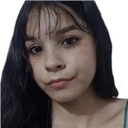 Muy atenta y darle respuesta a inquietudes a los estudiantes